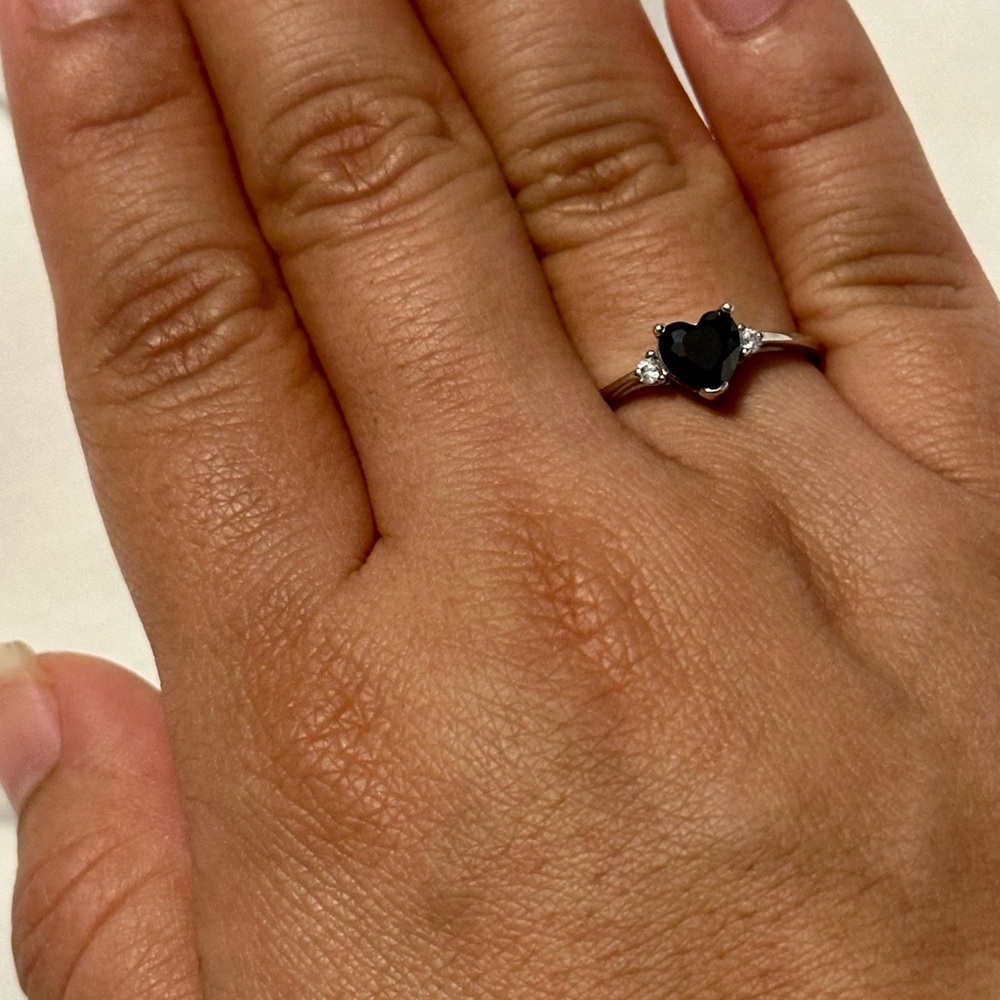 Elegant Black Heart Ring